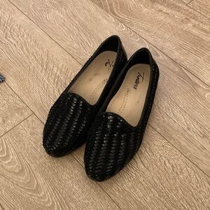 Black Woven Loafers Trotters 7.5W